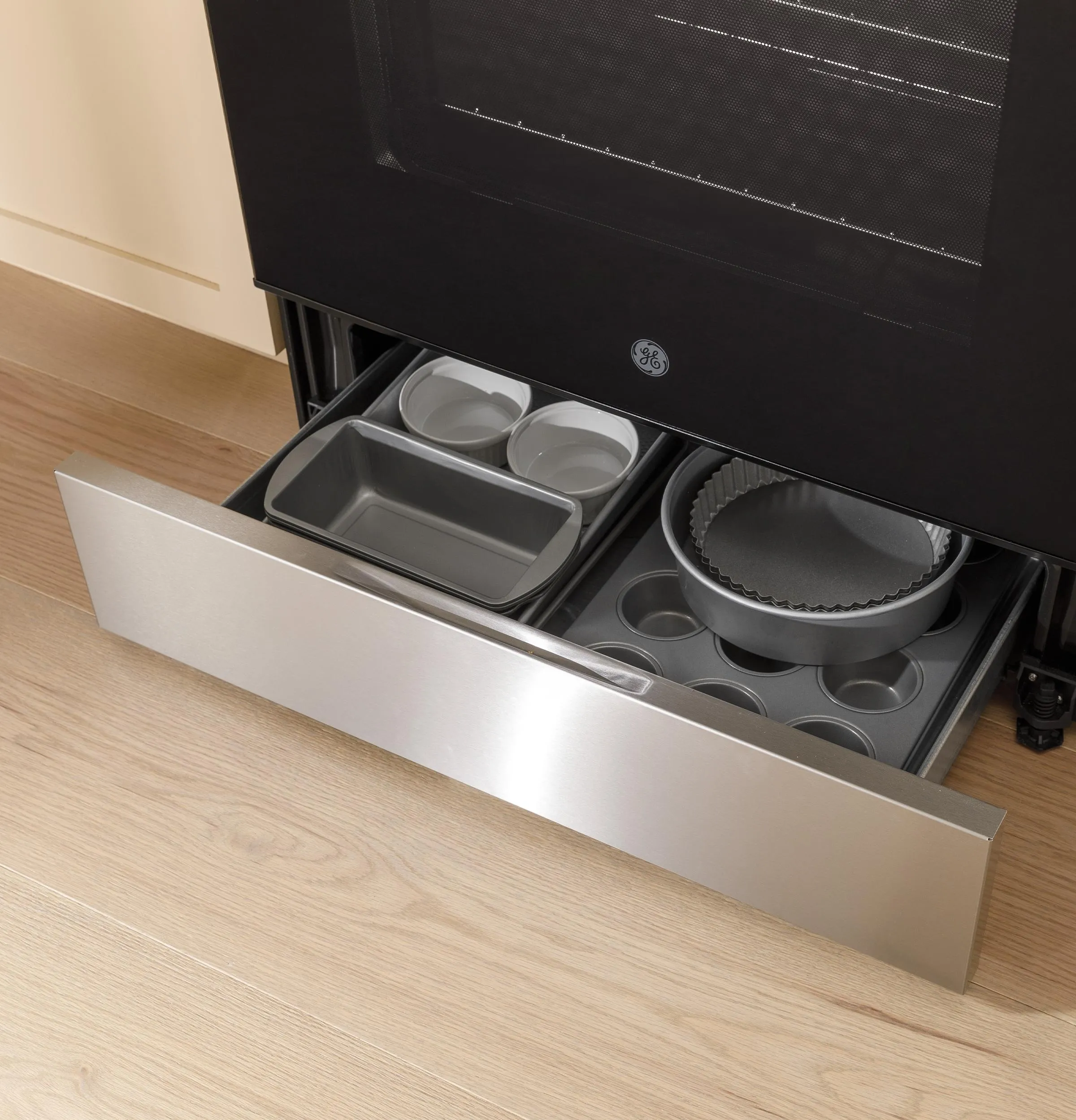 Ge Appliances GGF400PVBB Ge 30" Free-Standing Gas Range