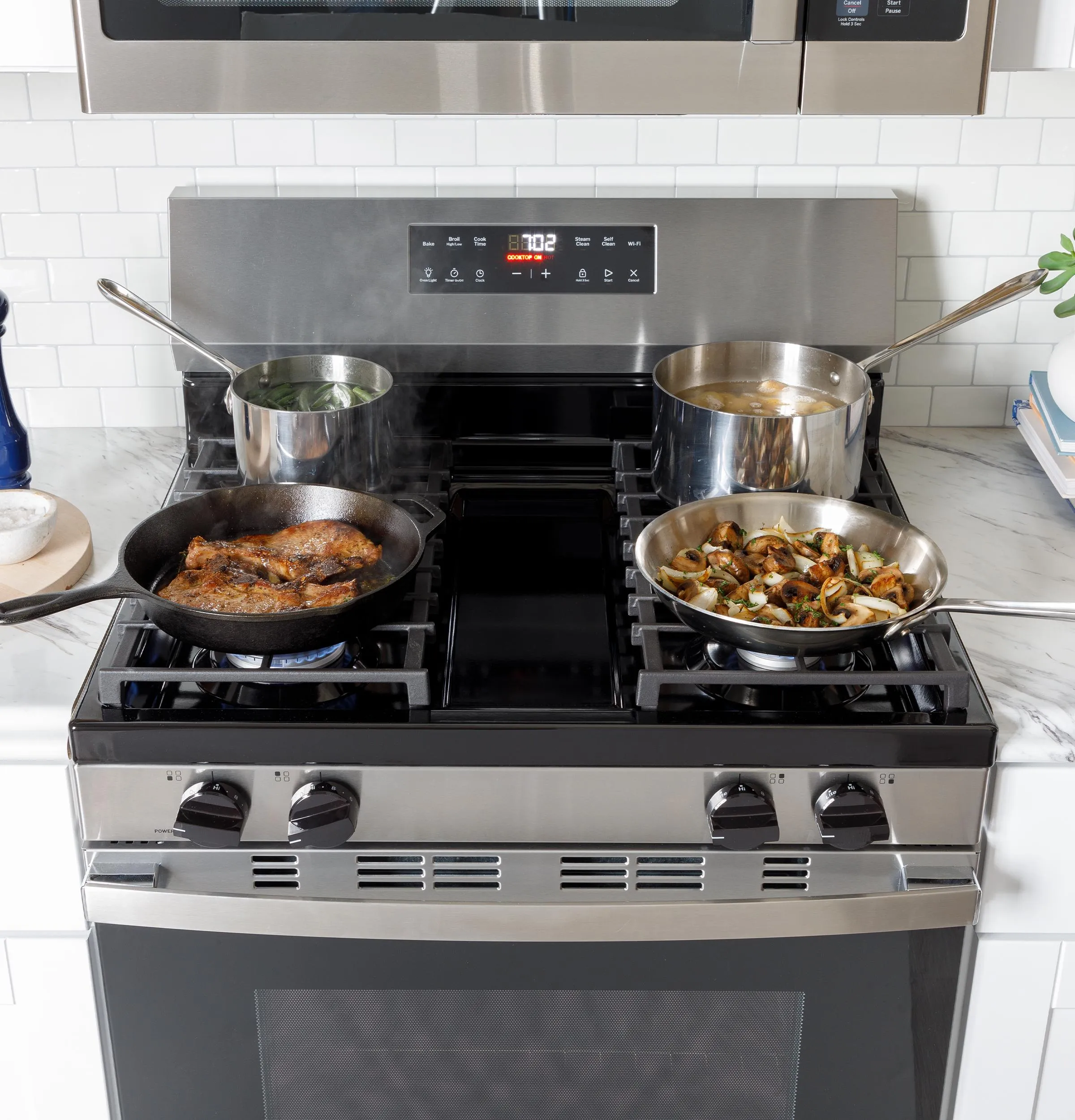 Ge Appliances GGF400PVBB Ge 30" Free-Standing Gas Range