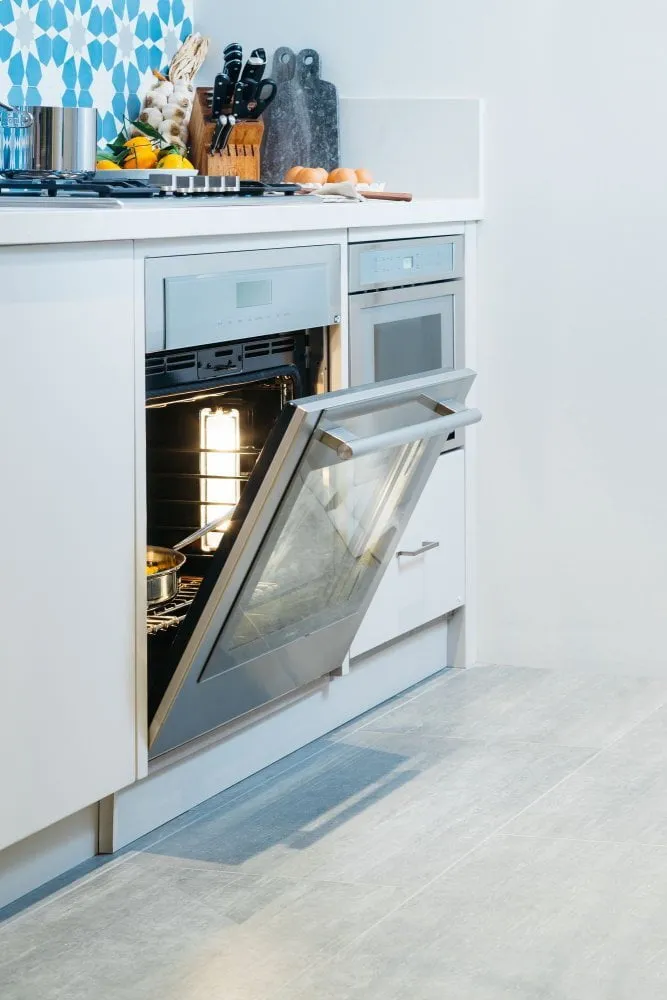 Thermador MED301LWS 30-Inch Masterpiece? Single Built-In Oven With Left Side Opening Door